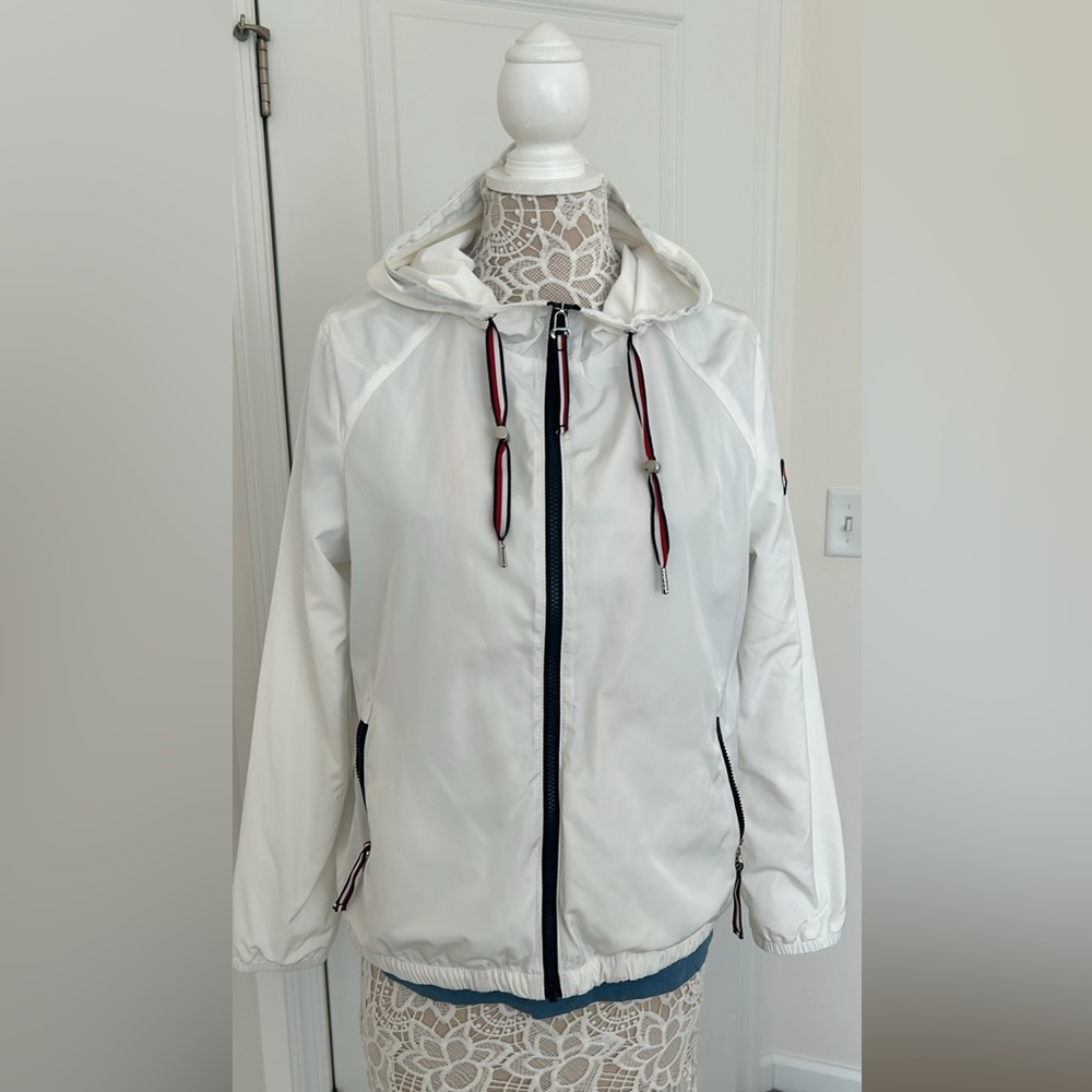 Tommy Hilfiger rain coat, perfect condition, never used, size S, white